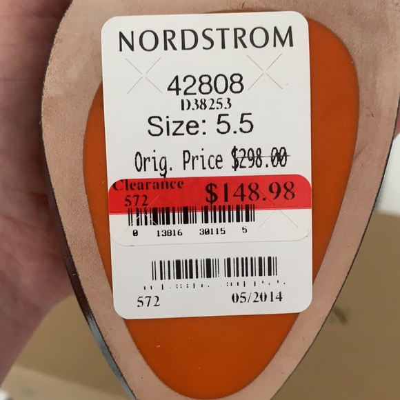 NWT Cole Haan patent leather heels. Size 5.5 - Picture 5 of 5